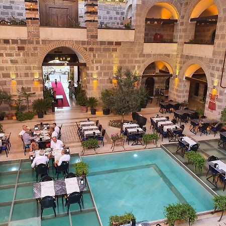 Cesme Kanuni Kervansaray Historical Hotel Exteriör bild