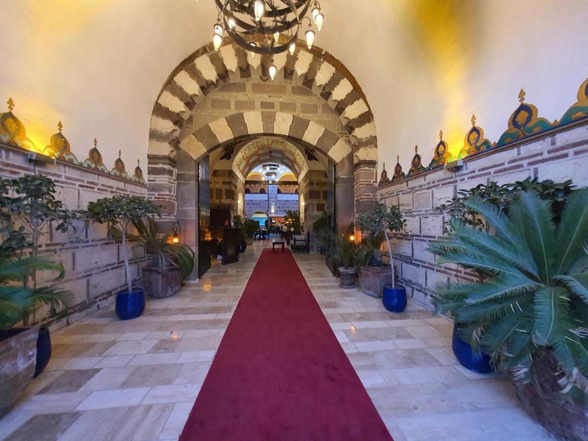 Cesme Kanuni Kervansaray Historical Hotel Exteriör bild