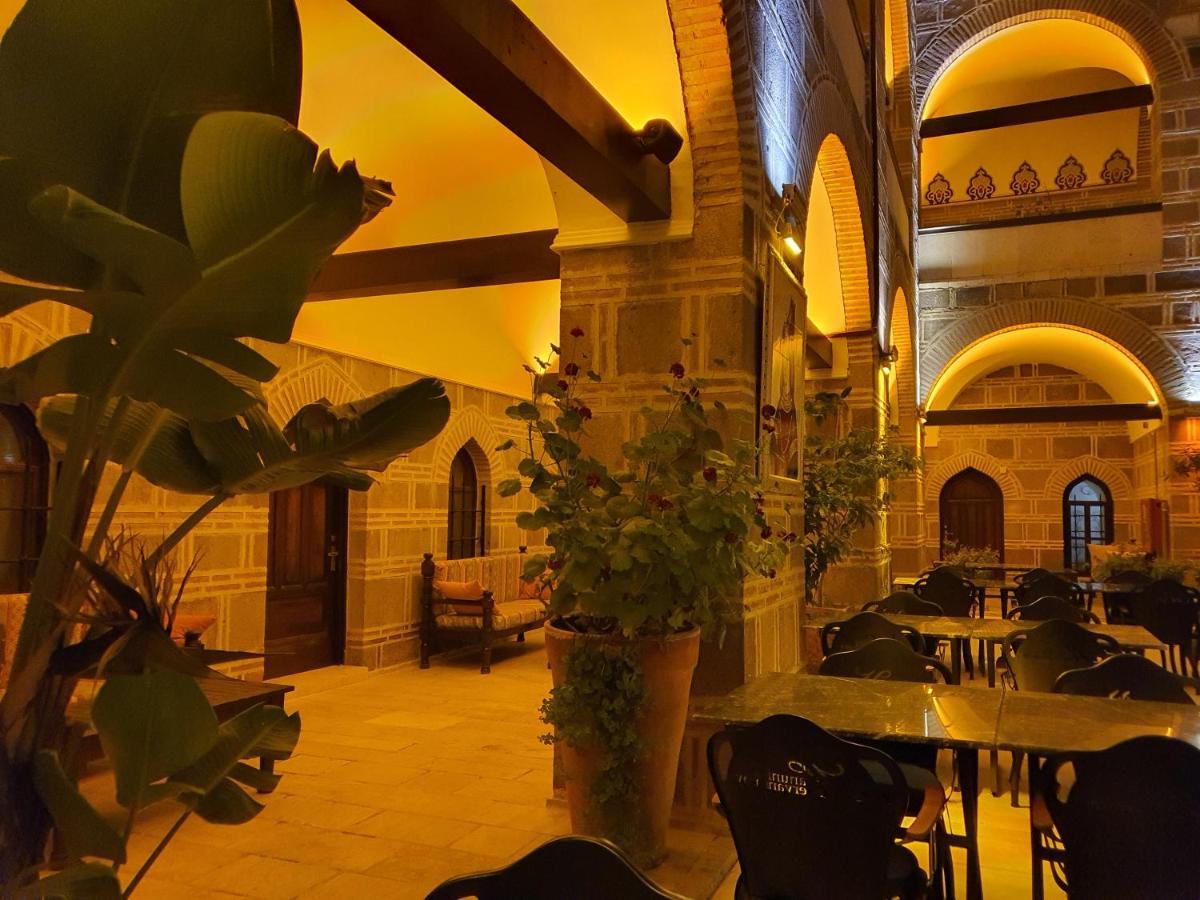 Cesme Kanuni Kervansaray Historical Hotel Exteriör bild