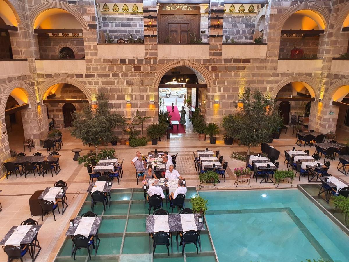 Cesme Kanuni Kervansaray Historical Hotel Exteriör bild