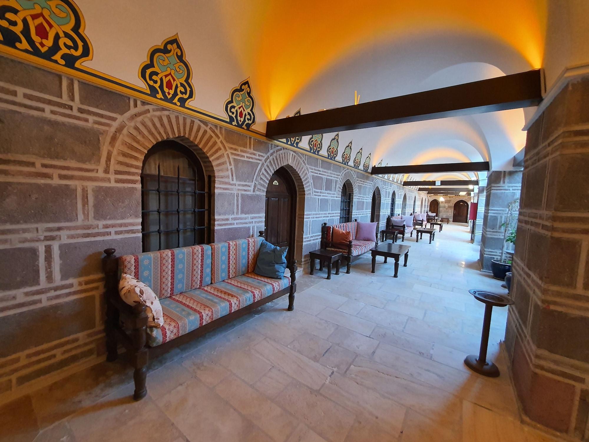 Cesme Kanuni Kervansaray Historical Hotel Exteriör bild