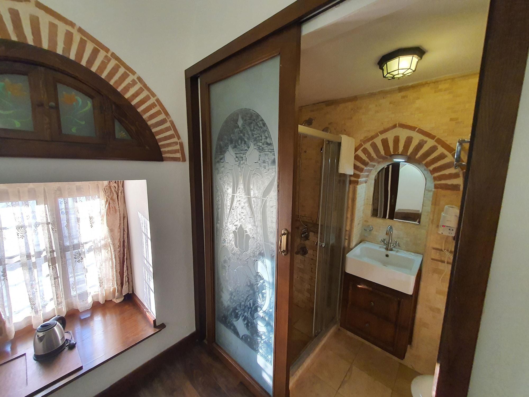 Cesme Kanuni Kervansaray Historical Hotel Exteriör bild