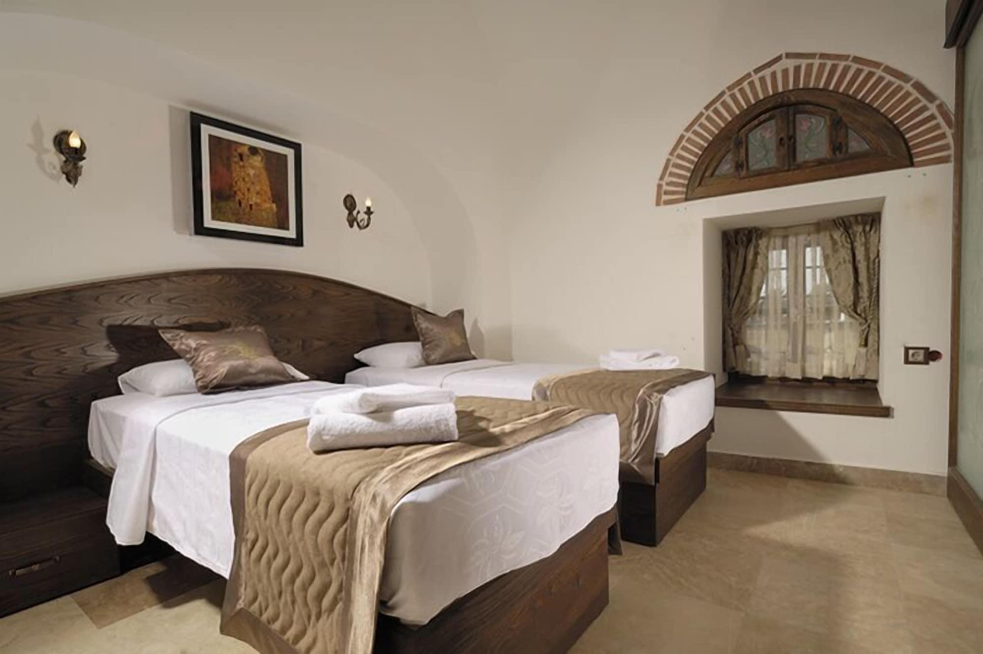 Cesme Kanuni Kervansaray Historical Hotel Exteriör bild