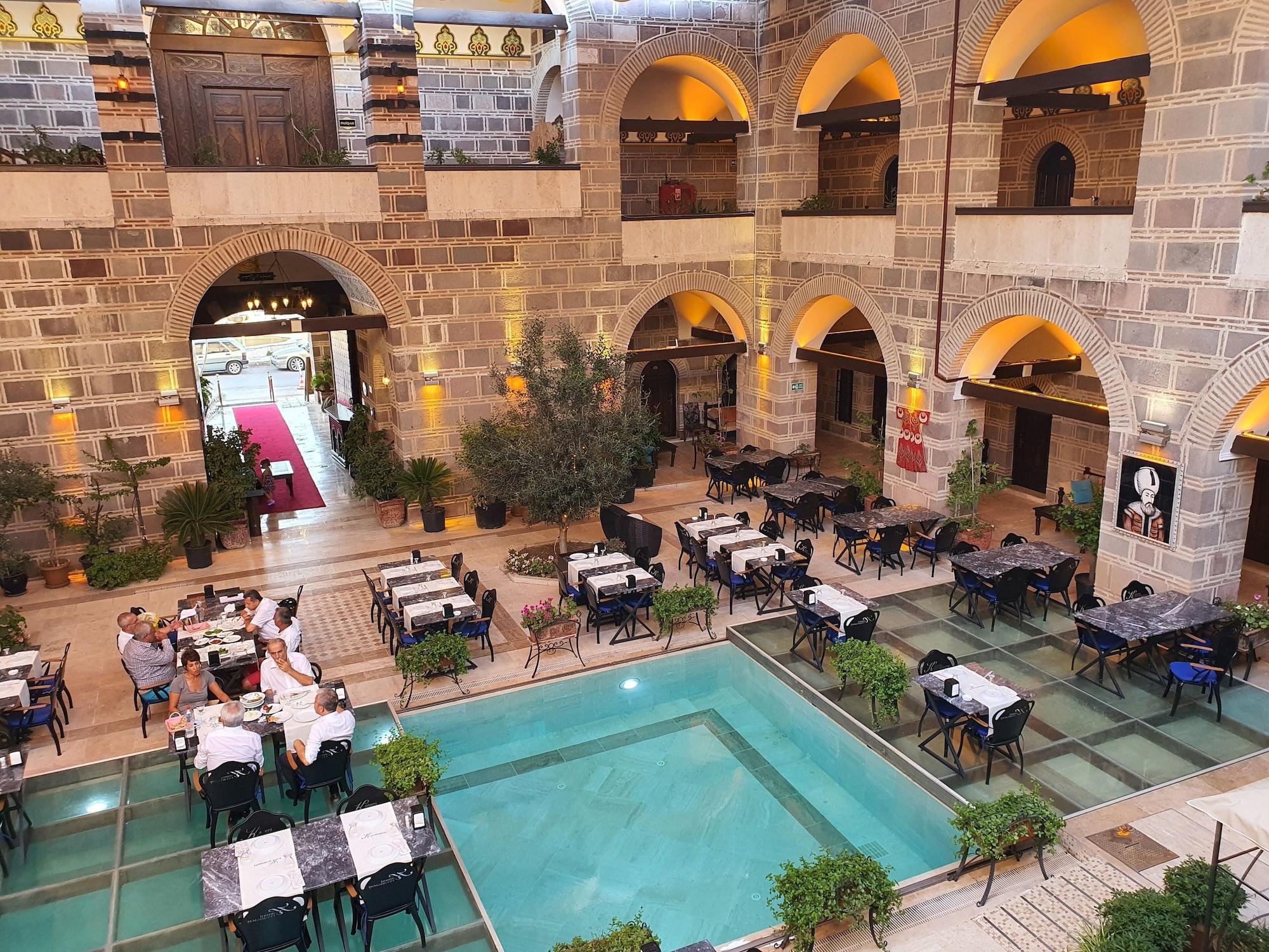 Cesme Kanuni Kervansaray Historical Hotel Exteriör bild