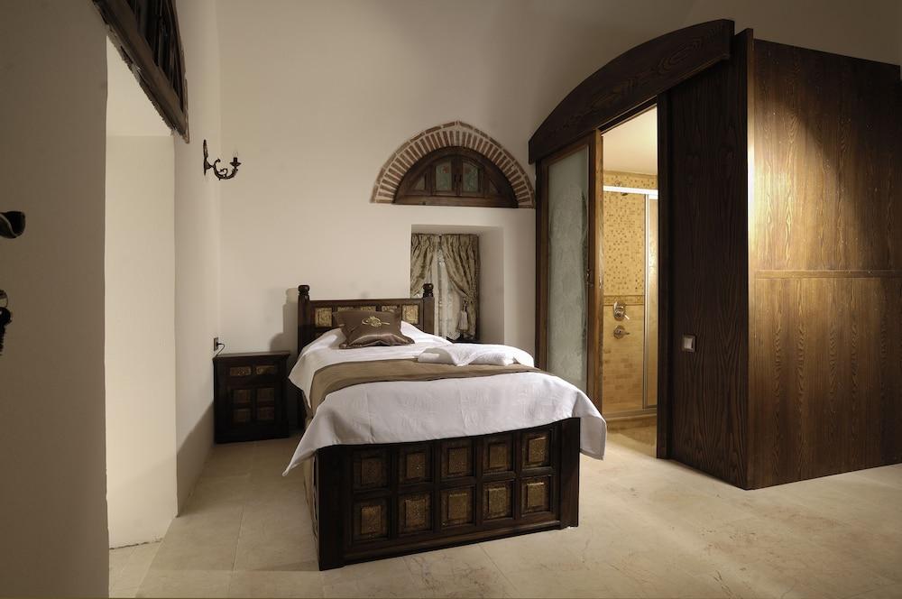 Cesme Kanuni Kervansaray Historical Hotel Exteriör bild