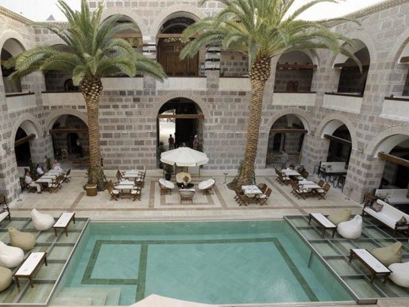 Cesme Kanuni Kervansaray Historical Hotel Exteriör bild