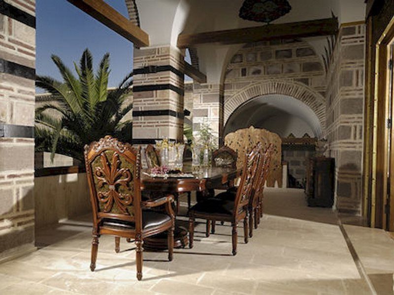 Cesme Kanuni Kervansaray Historical Hotel Exteriör bild