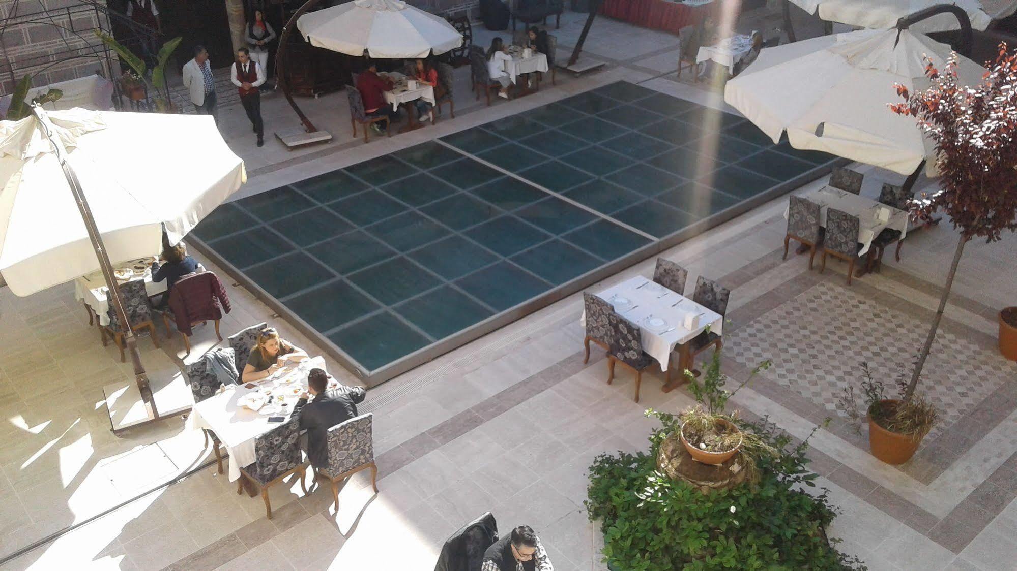 Cesme Kanuni Kervansaray Historical Hotel Exteriör bild